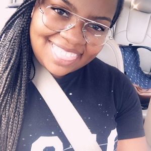 Meet your Posher, Alicia